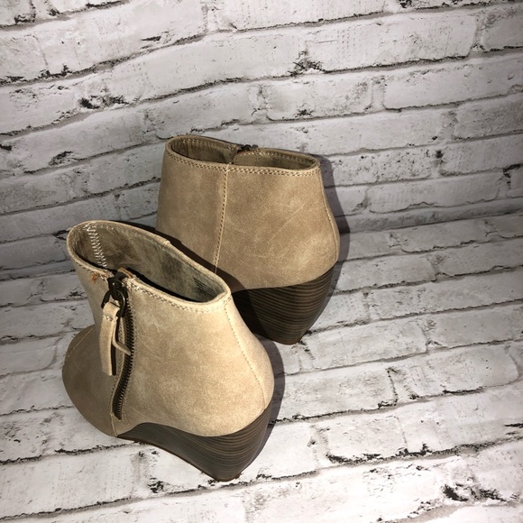 Born In California Vegan Leather open-toe Tan Sz 6 Bootie - Picture 4 of 6